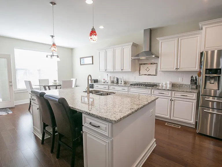 632 Newcomb St — Photo 37