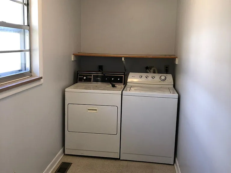 909 Martingale Dr — Photo 13