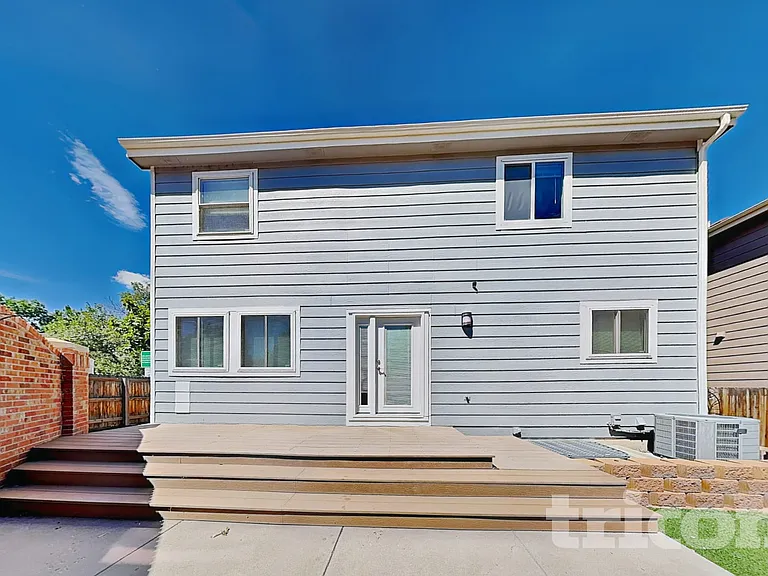 1392 S Akron Ct — Photo 16