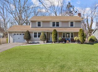 94 Three Lakes Dr, Stamford, CT 06902