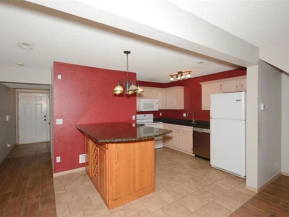 5th image of 1347 SE Broadway Cir