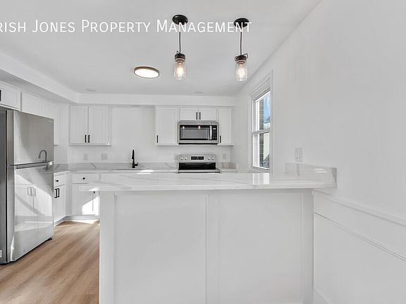 3rd image of 208 Main St Unit A2