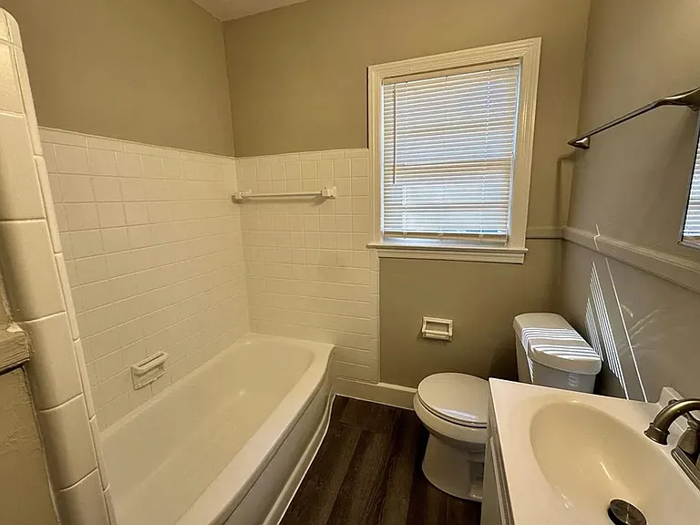 2826 Walker St — Photo 12