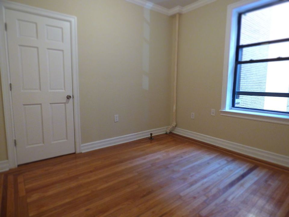 2nd image of 867 W 181st St #4E