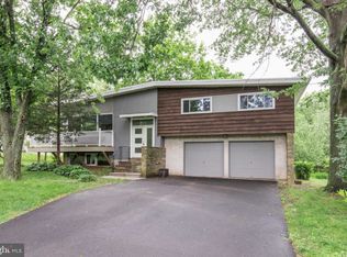 1713 Winding Dr, North Wales, PA 19454