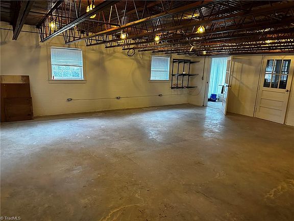 5th image of 1005 Trogdon Ave
