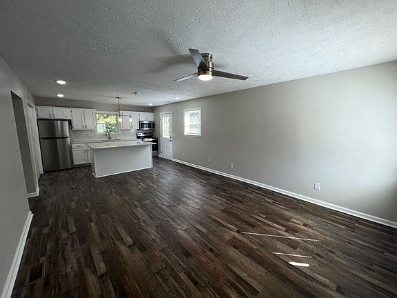 4th image of 121 Duncan St