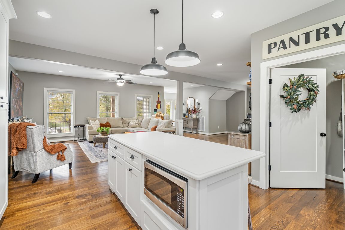 next background image