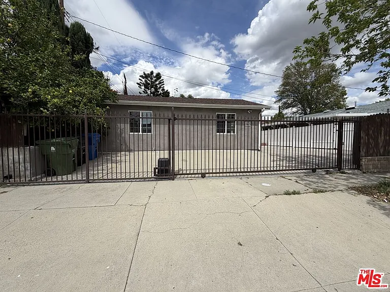 18601 Hiawatha St — Photo 20