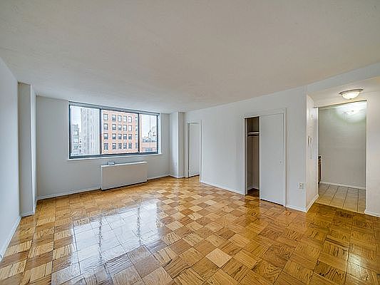 3rd image of 250 W 19th St APT 4H