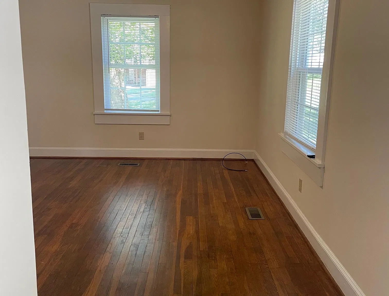 2 bed, 864 sqft, $1,400 — Photo 2