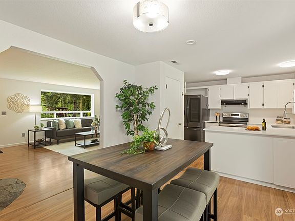 5th image of 13821 438 Place SE