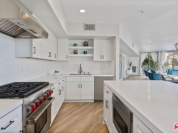 2nd image of 842 11th St APT 5