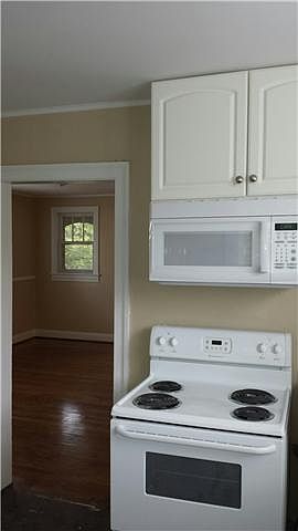 2nd image of 2704 Acklen Ave #B