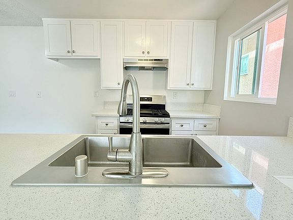 4th image of 146 Lyndon St APT 1