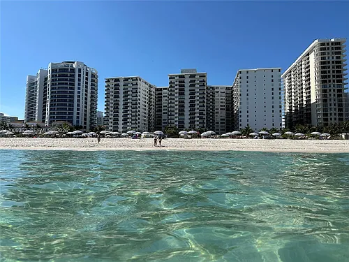 6039 Collins Ave #826 Photo 1