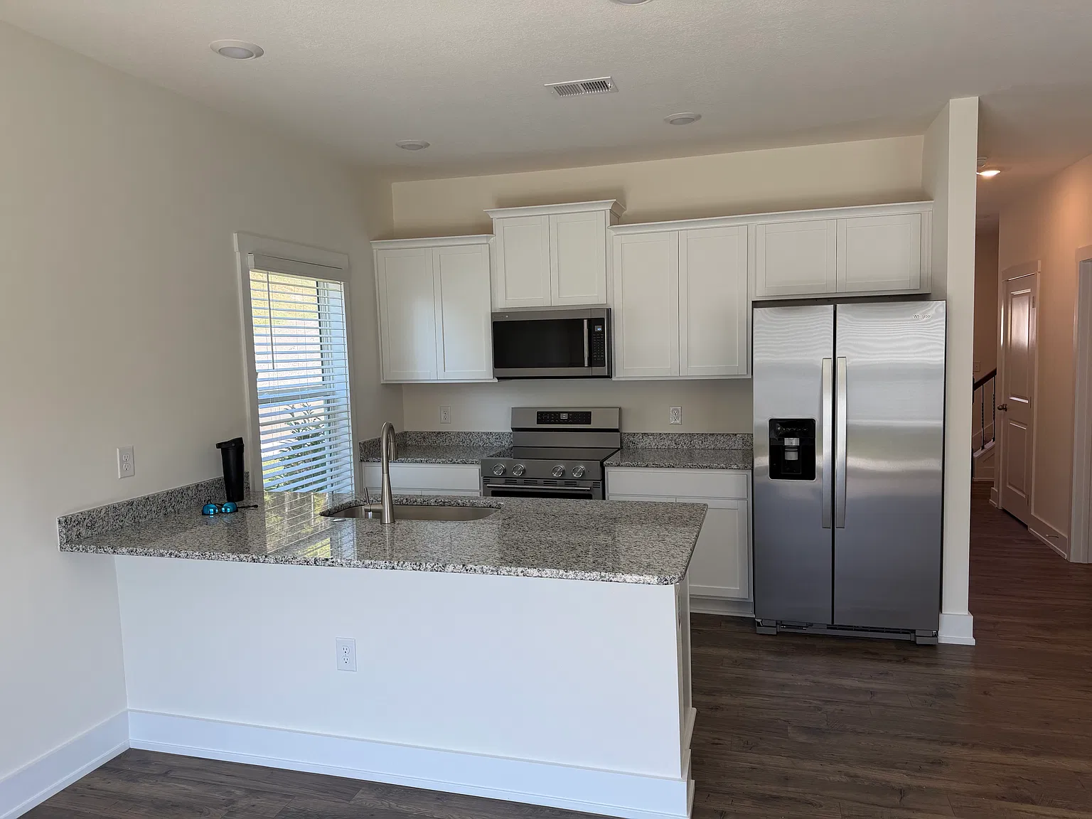 3 bed, 2.5 bath, 1381 sqft, $2,100 — Photo 2