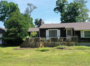 8 Orchard Path, Shoreham, NY 11786