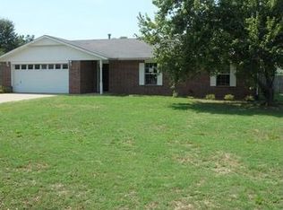 1380 Castle View Dr, Springdale, AR 72762