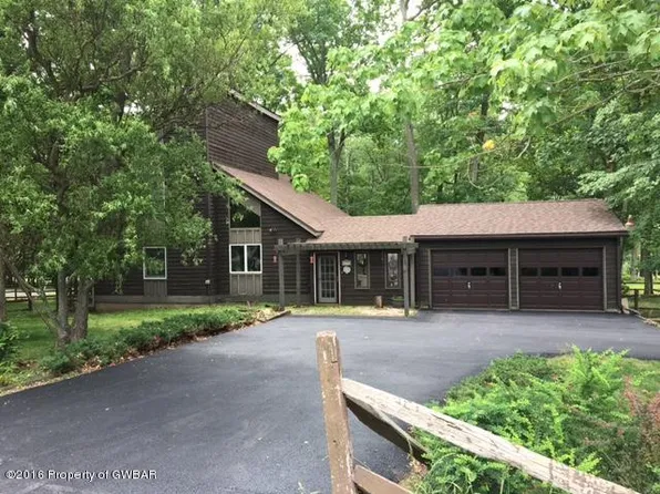 538 Lake Valley Dr, Hazleton, PA 18202
