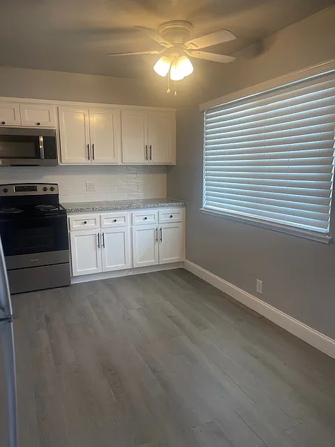 2283 E Shaw Ave — Photo 2
