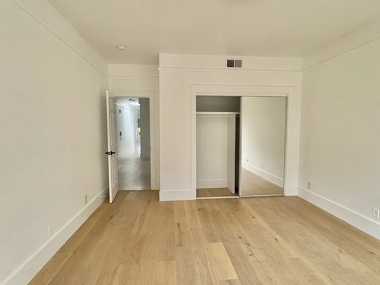 1025 Hampshire St #B — Photo 8