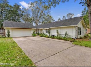4004 Breezy Hill Ln, Ocean Springs, MS 39564