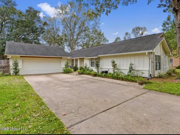 4004 Breezy Hill Ln, Ocean Springs, MS 39564