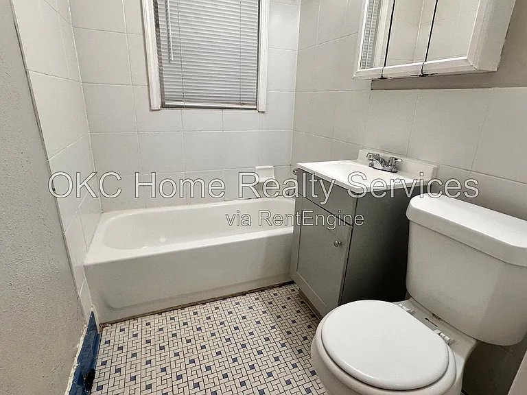 2048 NE 18th St — Photo 6