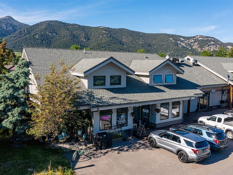 1st image of 77 Aspen Leaf Dr #9