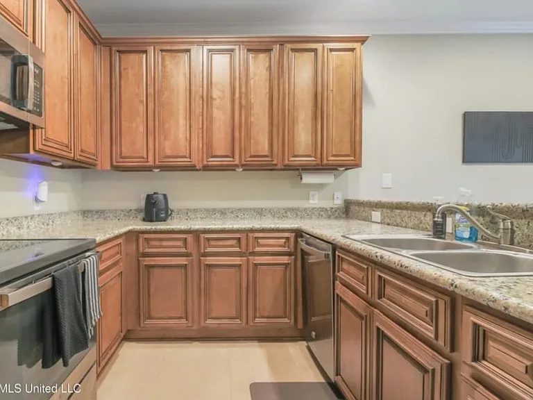 3548 Riverbend Cv — Photo 9