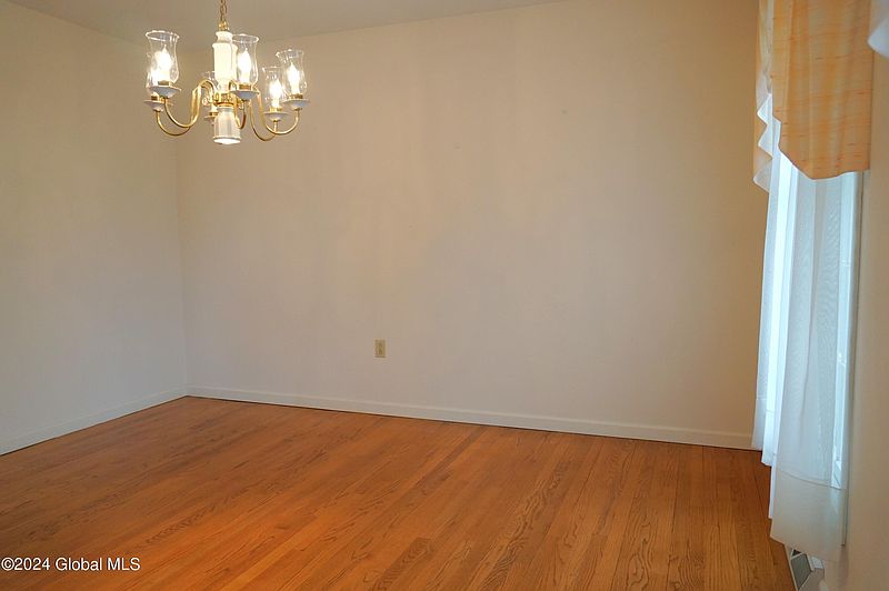 5th image of 18 Guilder Lane