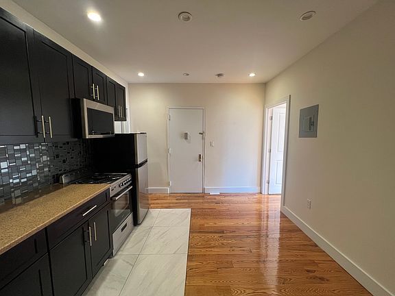 4th image of 1020 Bergen St #5