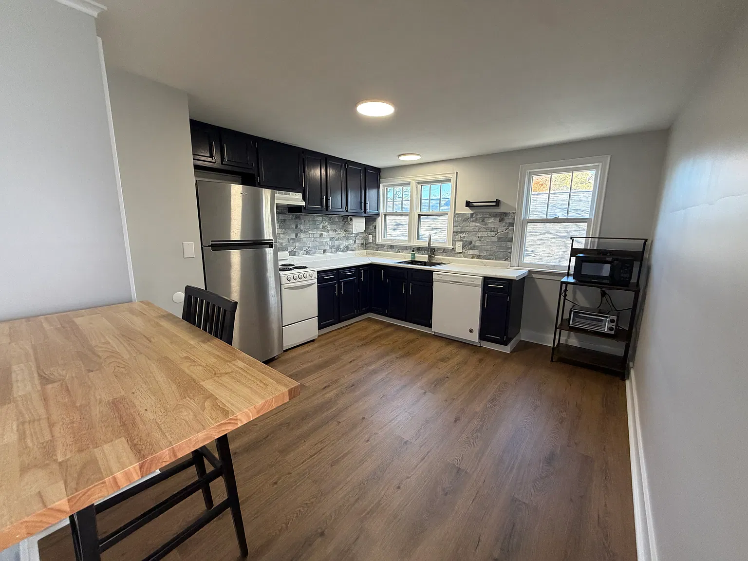 2 bed, 900 sqft, $1,850 — Photo 3