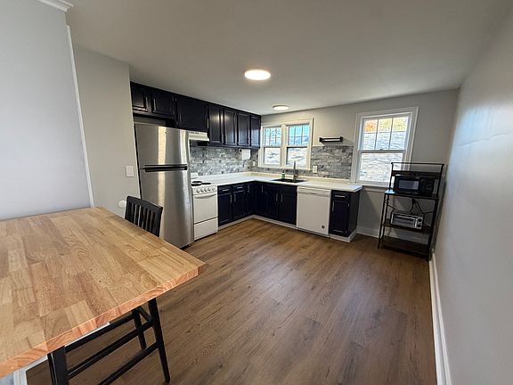 3rd image of 1719 Jackson Ave Unit 2