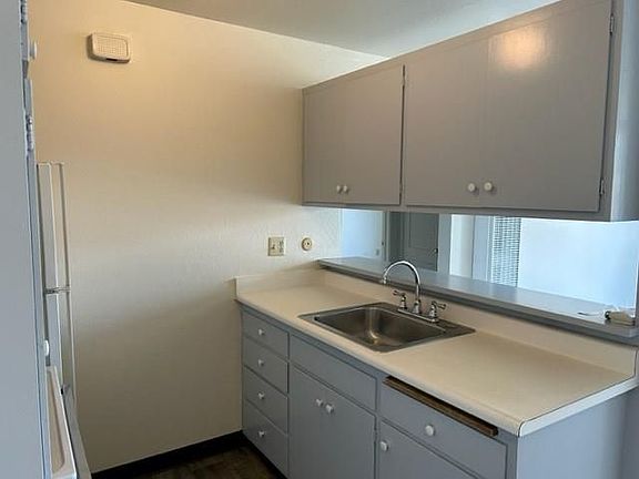 3rd image of 425 Washington St #8
