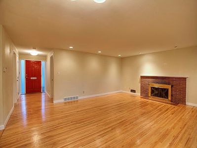 1st image of 1126 Bridgeview Dr
