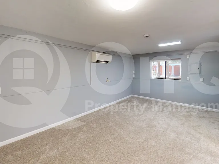 2526 E Allen Rd — Photo 23