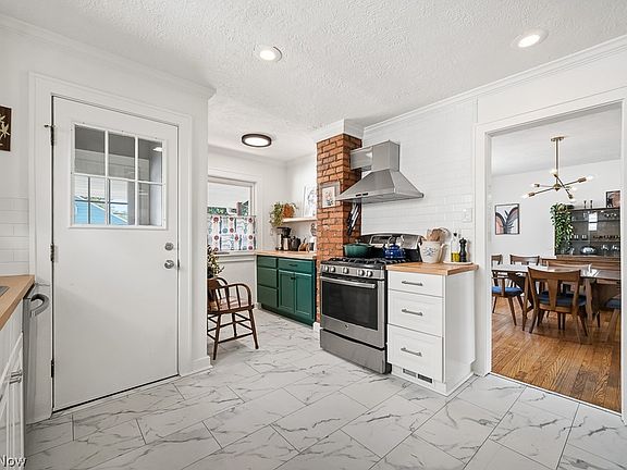 5th image of 4029 W 157th St