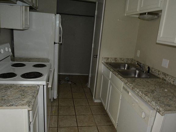 3rd image of 10261 Maverick Dr #10261