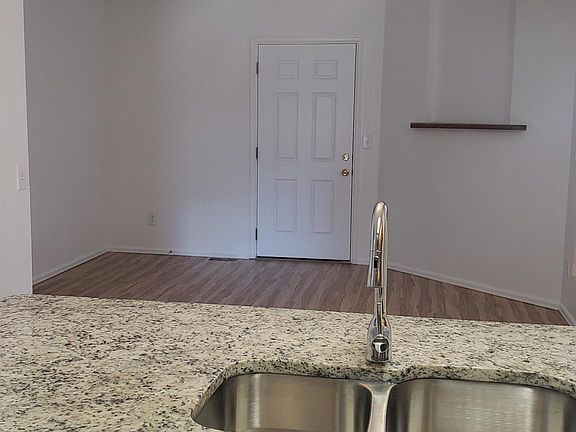 4th image of 1529 N Cooper Ave #B