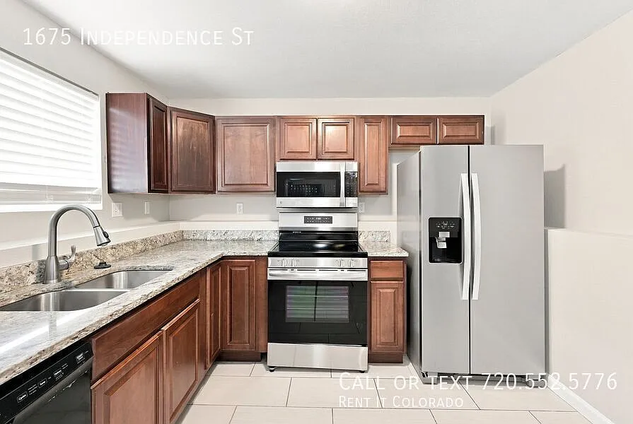 Charming 2BD/1BA Lower Unit with Oversized Backyard in Lakewood — Photo 3