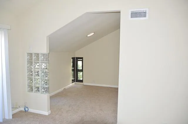 3976 Voltaire St — Photo 12