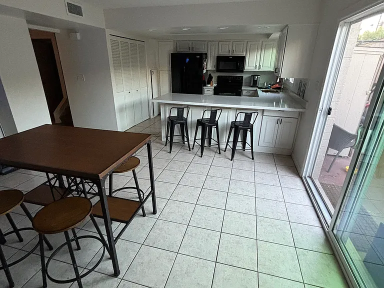 E McDonald Dr — Photo 4