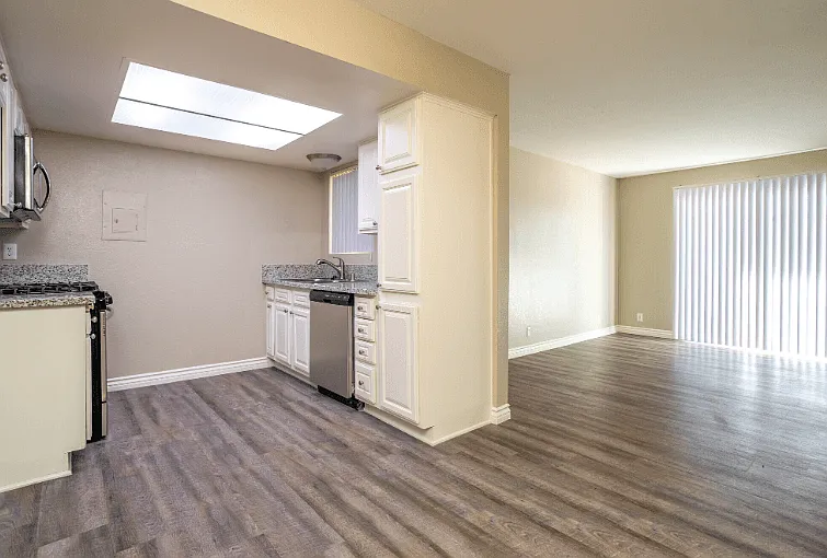 Raintree Apartments — Photo 19
