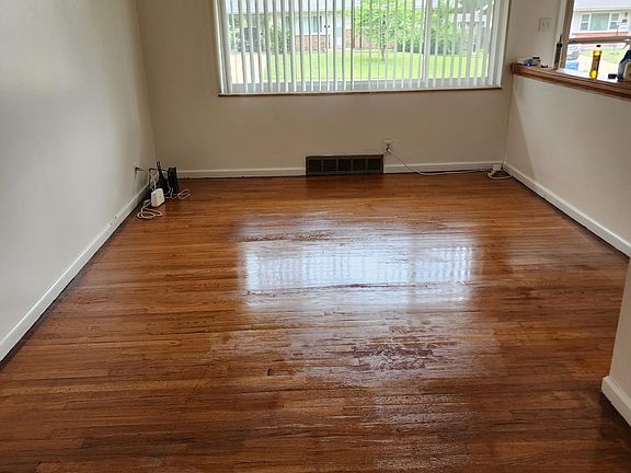 3rd image of 2155 Oriole Dr