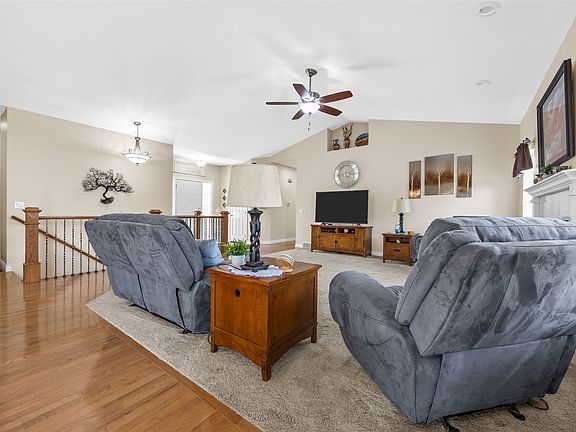 5th image of 440 Driftwood Ln