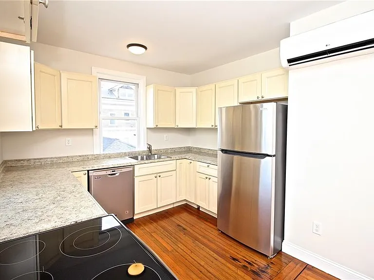 668 Thames St #2 — Photo 19