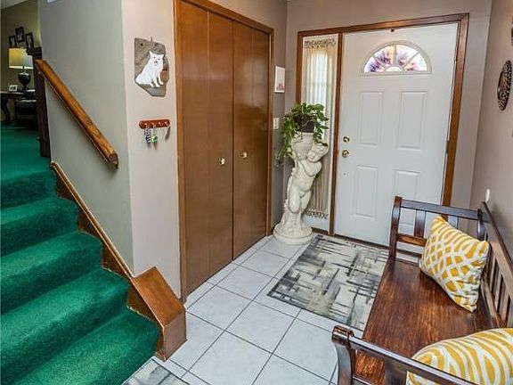 3rd image of 4633 Redwood Dr