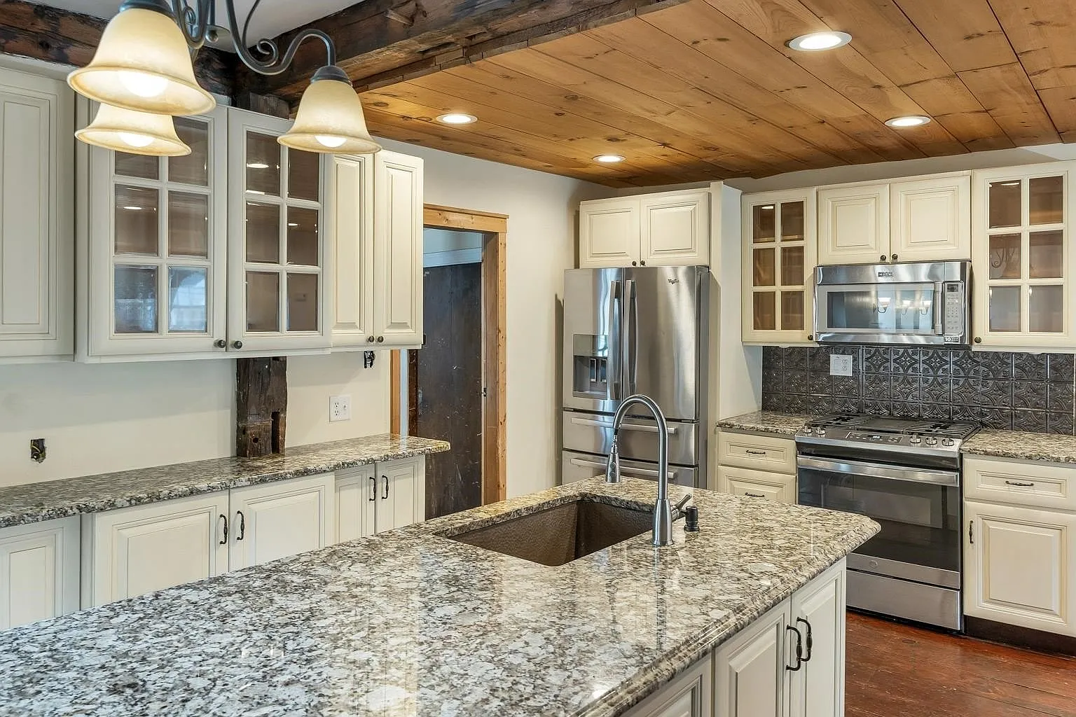 5 bed, 3844 sqft, $2,950 — Photo 4